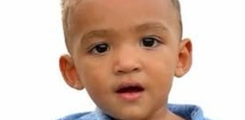 Criança de 3 anos morre em colisão entre moto e ônibus escolar em Pão de Açúcar