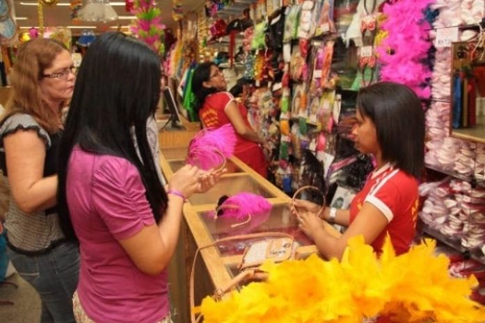 Pesquisa revela alta nos preços de itens de Carnaval