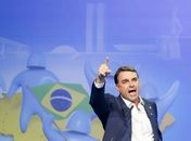 Em desespero, direita procura discurso para salvar candidatura de Flávio Bolsonaro