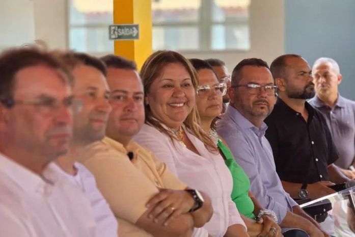 Com apoio da Câmara Municipal, prefeito Luciano Barbosa entrega nova escola no Povoado Capim