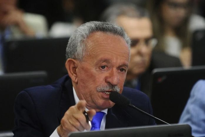 Prefeito nega que sua saúde está prejudicando seu trabalho e que seu vice é ingrato