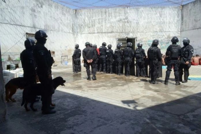 Policiais do Bope durante varredura no Baldomero Cavalcanti