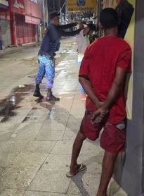 Vigilante aciona totem de videomonitoramento após alarme de loja disparar no Centro de Maceió