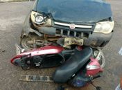 Acidente entre carro e moto deixa duas mulheres feridas