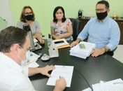 Prefeitura de Arapiraca assina documento para compra de 200 mil doses da vacina contra a Covid-19