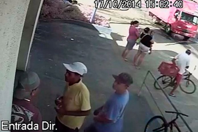 Imagens mostram assaltantes de lotérica (Foto: Reprodução)