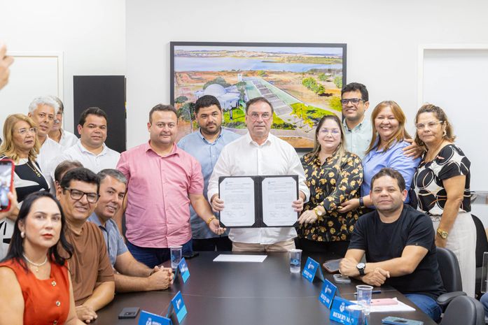 Prefeito Luciano Barbosa autoriza pavimentação de mais dez ruas em Arapiraca e a construção de duas novas creches