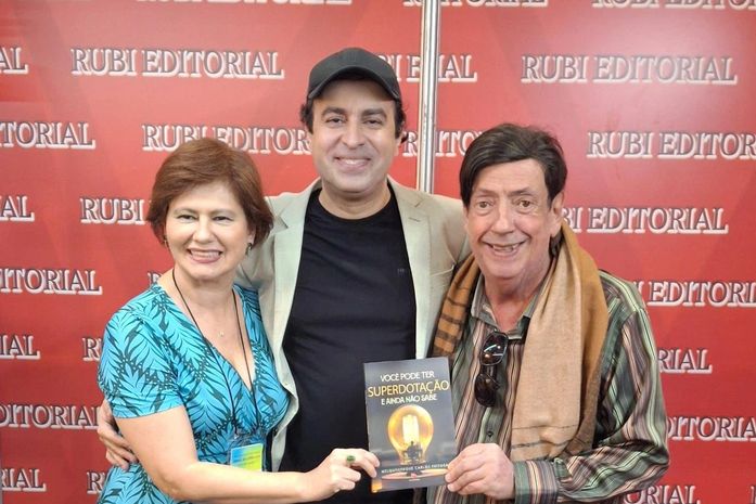 "Você pode ter superdotação e ainda não sabe”: alagoano Melquisedeque Carlos lança, durante 41ª Bienal do Livro do RJ, seu segundo livro