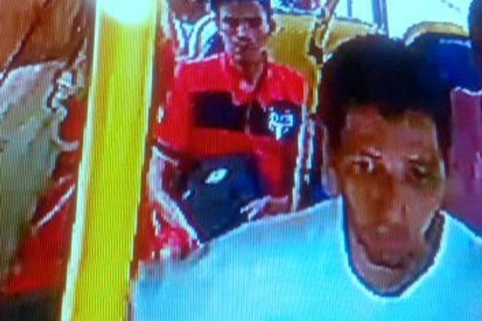 Imagens mostram assalto a micro-ônibus na parte alta de Maceió