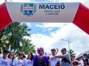 Prefeito Rui Palmeira participou da Caminhada da Mulher e ressaltou a importância da data.