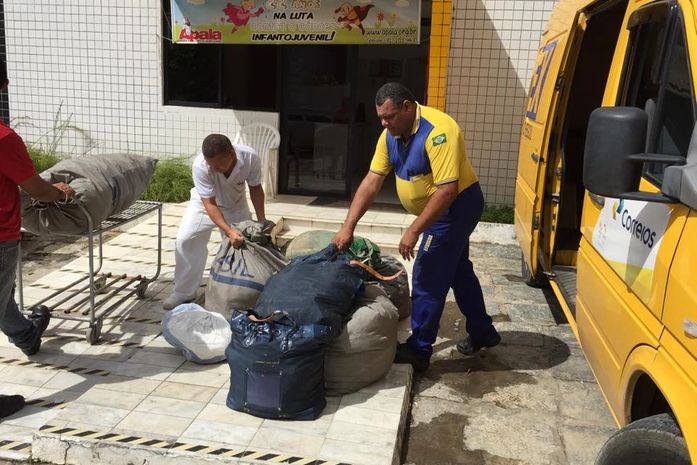 Correios entregam uniformes antigos na Apala