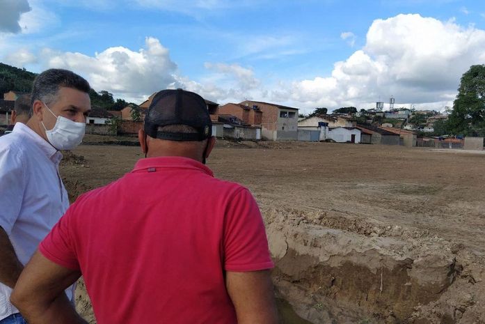 Obra de drenagem na orla de Branquinha vai facilitar escoamento de águas