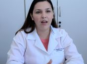 Infectologista diz que lavar as mãos com água e sabão substitui o álcool em gel