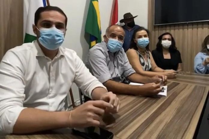 Alexandre Aires, Jarbas Ricardo e Jaira Ricardo durante transmissão da live