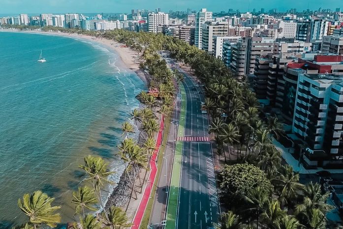 Trânsito em Ponta Verde recebe mudanças para otimizar fluxo de veículos