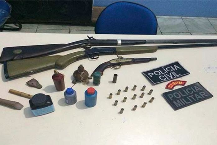 Armas e munições foram apreendidas em Penedo