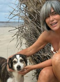 Atriz Glória Pires aproveita dias de descanso no litoral norte de Alagoas