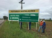 Prefeitura de Arapiraca revitaliza sinalização de trânsito e abrigo de ônibus na comunidade Bananeiras