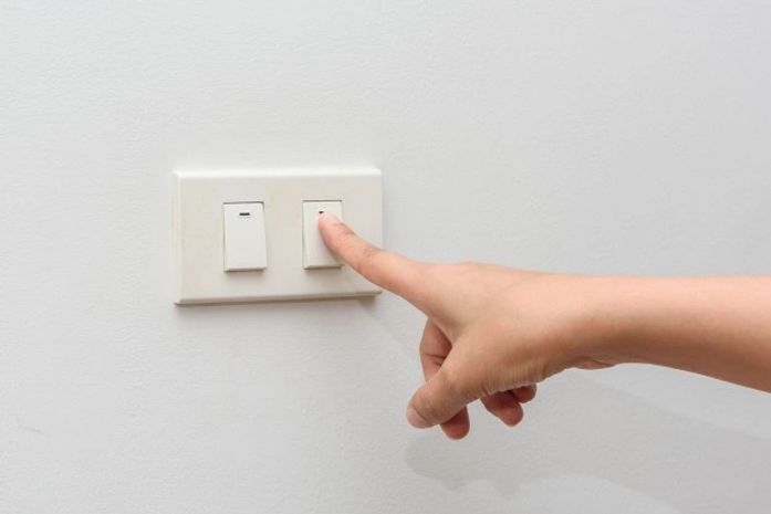 Com conta de luz mais cara, consumidores procuram formas de economizar