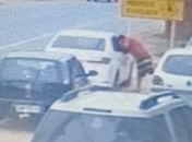 Polícia indicia homem flagrado arrombando veículos; veja vídeo