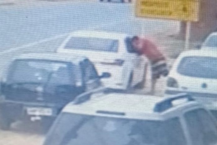 Polícia indicia homem flagrado arrombando veículos; veja vídeo