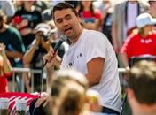 Quem é Charlie Kirk, aliado de Trump e que foi baleado nos EUA