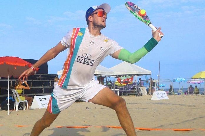 André Baran, número 1 do Brasil no Beach Tennis, é campeão por equipes e  vice individual no Rio