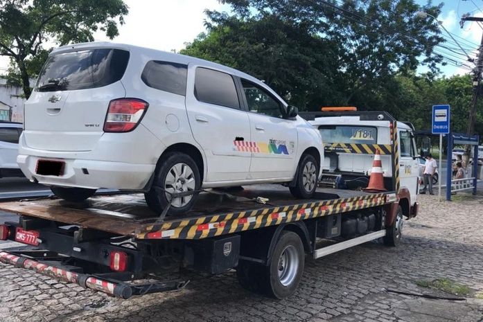 SMTT autua e remove veículos clandestinos durante fiscalização em Maceió
