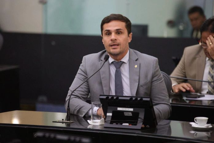 Deputado Alexandre Ayres apresenta projeto pioneiro para apoio e prevenção ao burnout materno em Alagoas