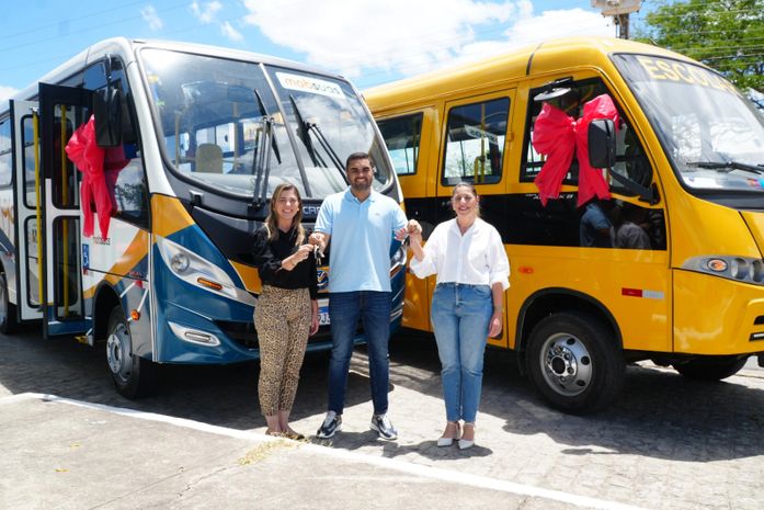 Prefeitura de Piranhas adquire ônibus escolar e veículo para Assistência Social por meio do Novo PAC

