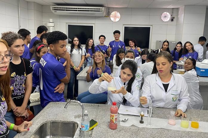 Feira de Profissões em Maceió orienta jovens na escolha da carreira