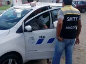SMTT autua taxistas por documentação irregular