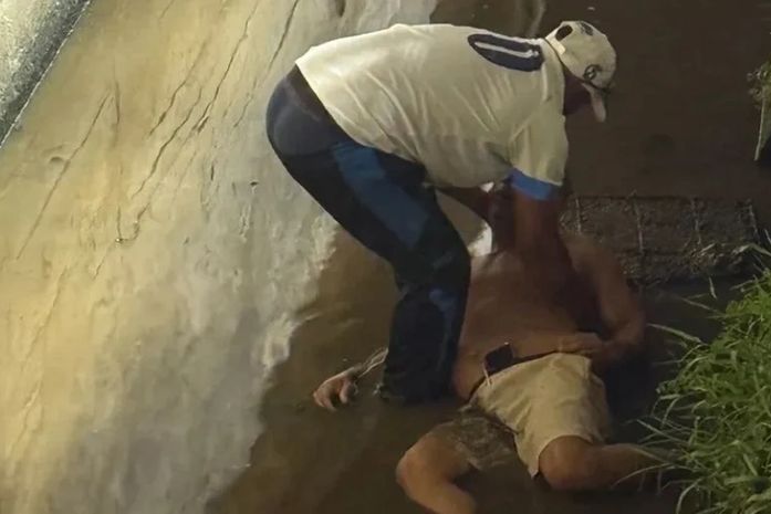 Torcedor cai no fosso do Estádio Rei Pelé durante jogo do CSA