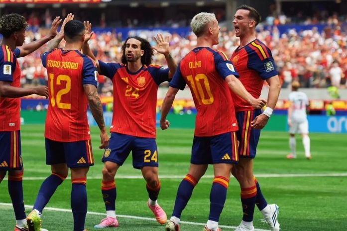 Com falha de goleiro, Espanha vence a Bélgica e vai à semifinal da Copa