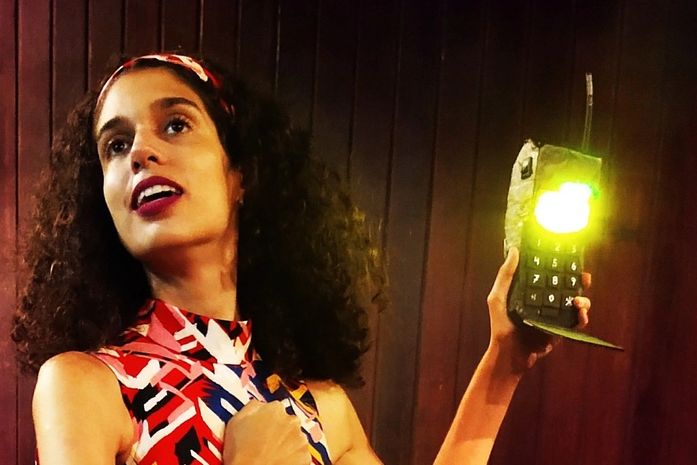 Espetáculo “TECNICIDAS: Relatos futurísticos de um planeta retrógrado” debate dilemas da tecnologia e uso excessivo das redes sociais