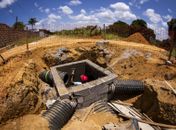Infraestrutura leva cobertura de sistema de drenagem para via no bairro do Antares
