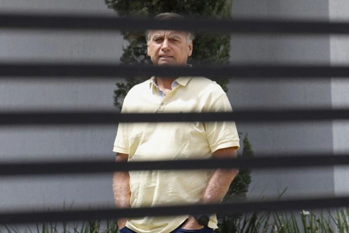 Democracia forte, Bolsonaro na cadeia