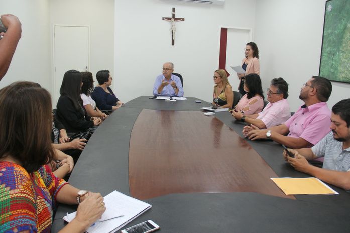 Teófilo sanciona duas leis municipais da área de Saúde Pública