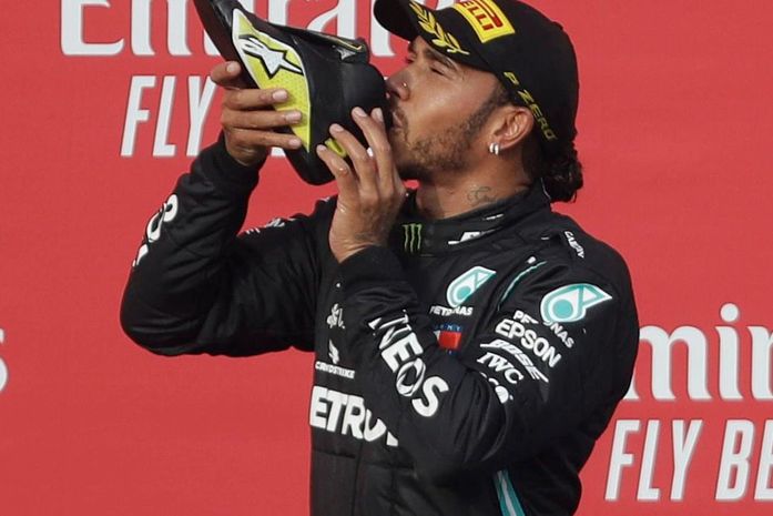 Hamilton ganha em Ímola e fica a uma corrida do hepta da Fórmula 1