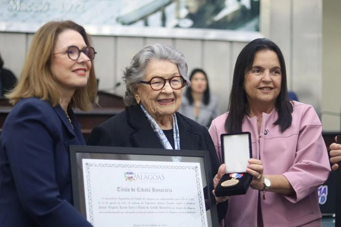 Deputada Fátima Canuto homenageia Virgínia Lyra com Medalha Lily Lages e título de Cidadã Honorária de Alagoas