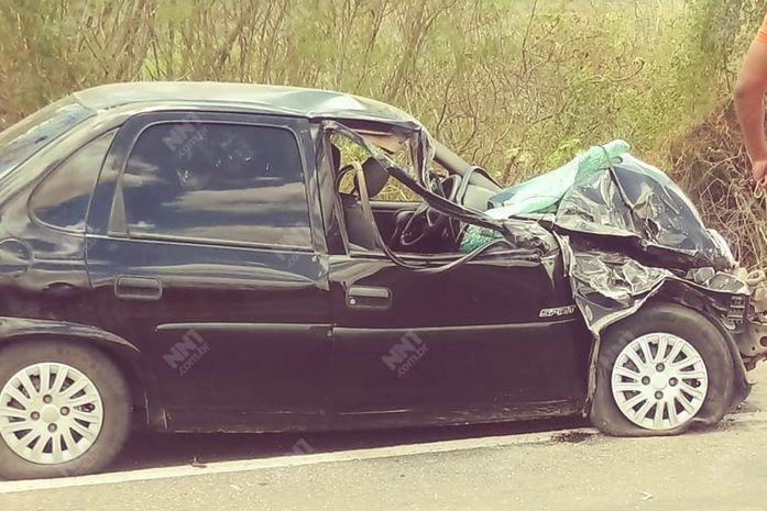 Colisão entre carro de passeio e carreta deixa uma pessoa ferida na BR-316