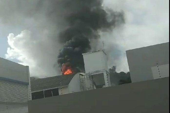 Incêndio atinge concessionária de veículos, na Mangabeiras; veja vídeo