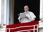 Papa não conduzirá missas de Ano Novo em razão de dor ciática