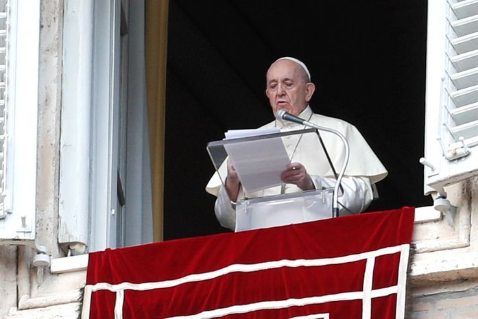 Papa não conduzirá missas de Ano Novo em razão de dor ciática