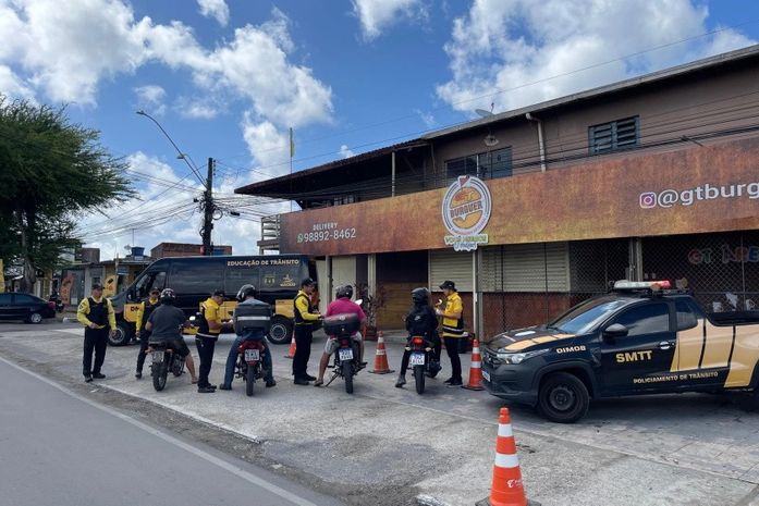 Departamento de Trânsito promove ação educativa para motociclistas