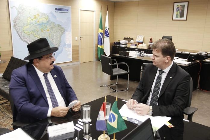 Prefeito Gilberto Gonçalves se reúne com ministro em busca de melhorias para os conjuntos habitacionais de Rio Largo