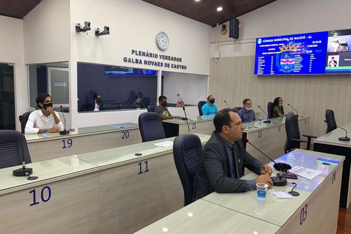 Vereador cobra esclarecimentos de faculdades sobre descriminação de incentivos dados aos alunos durante a pandemia