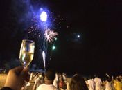 Famílias e turistas brindam o ano novo com grande festa na orla de Maragogi