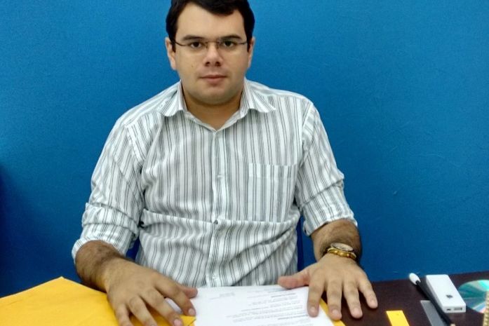 Ex-prefeito de Anadia paga fornecedores e deixa servidores sem salário de dezembro e parte do 13º salário da educação