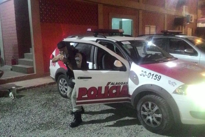 Homem acusado de roubo é atingido com um tiro na perna e preso pela PM